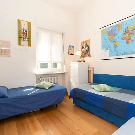 Guesthost - Charming With Parking! *