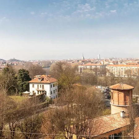 Guesthost - Charming With Parking!