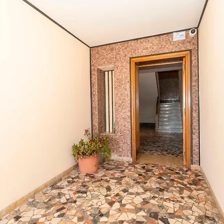 Guesthost - Charming With Parking! * Turin