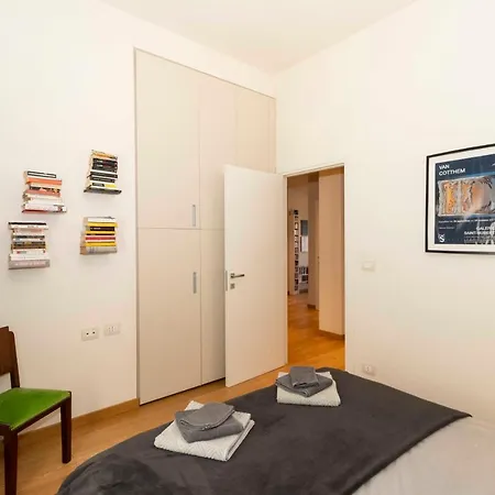 Guesthost - Charming With Parking!