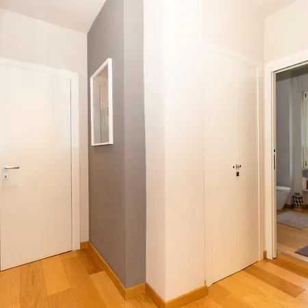 Guesthost - Charming With Parking! Turin