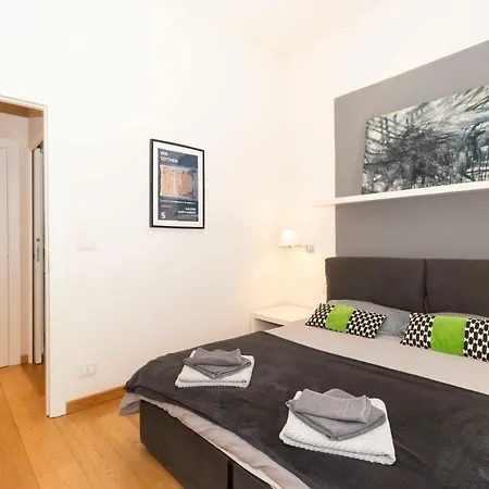 Guesthost - Charming With Parking! Turin