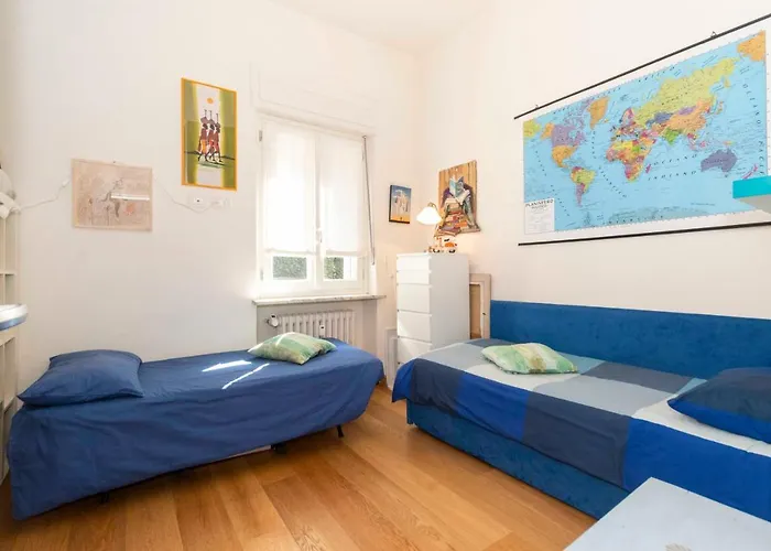 Guesthost - Charming With Parking! *