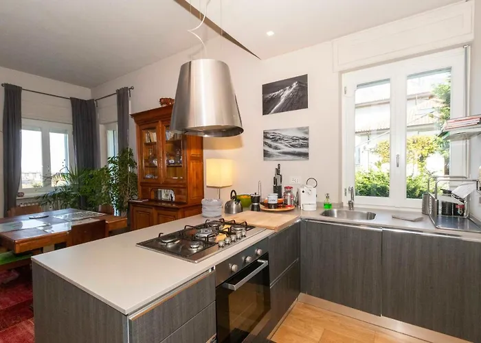 Apartamento Guesthost - Charming With Parking!