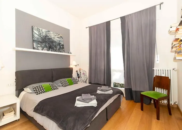 Guesthost - Charming With Parking!